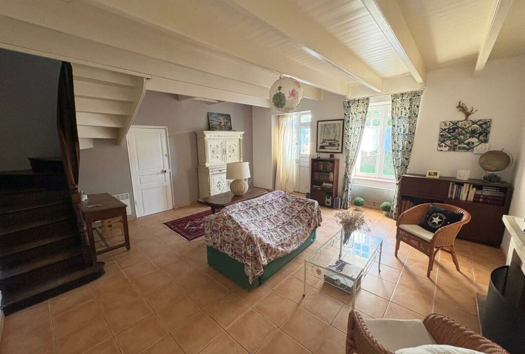 VM2403-ELYSEEGALLIC-VG-01042026-021827-3