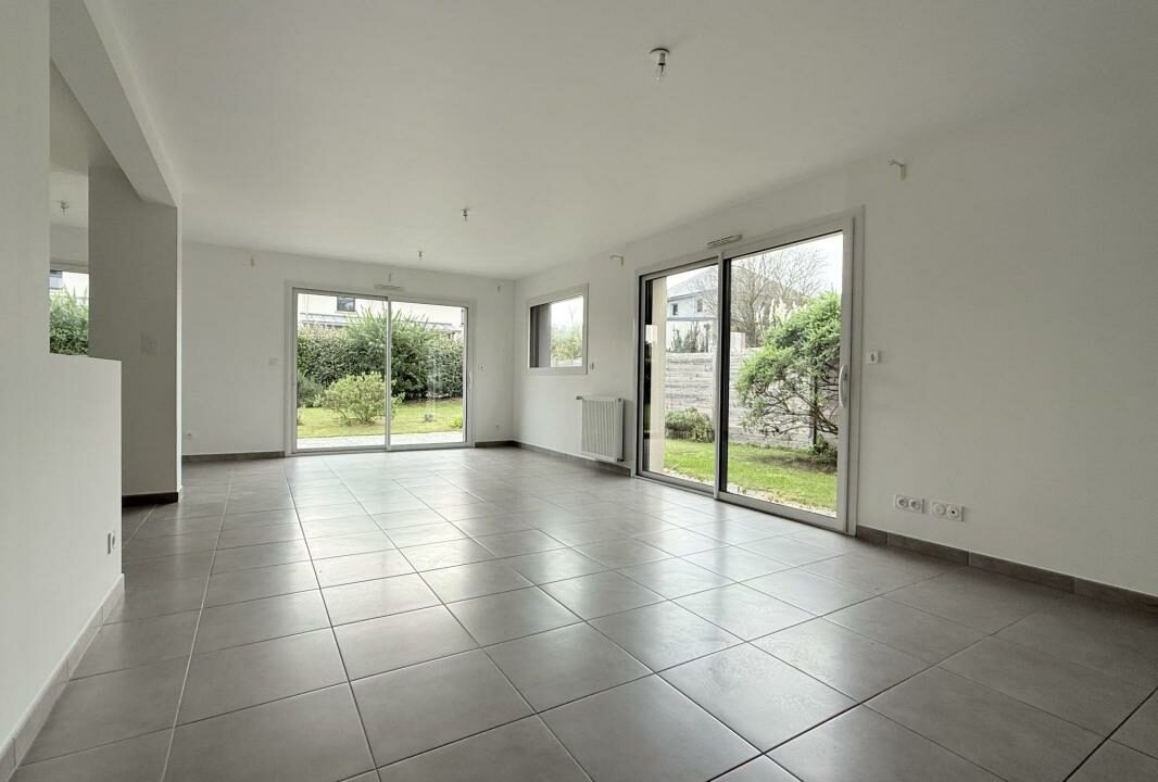 VM2486-ELYSEEGALLIC-VG-01042026-021830-1