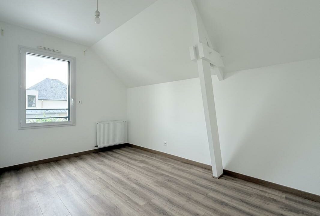 VM2486-ELYSEEGALLIC-VG-01042026-021830-8