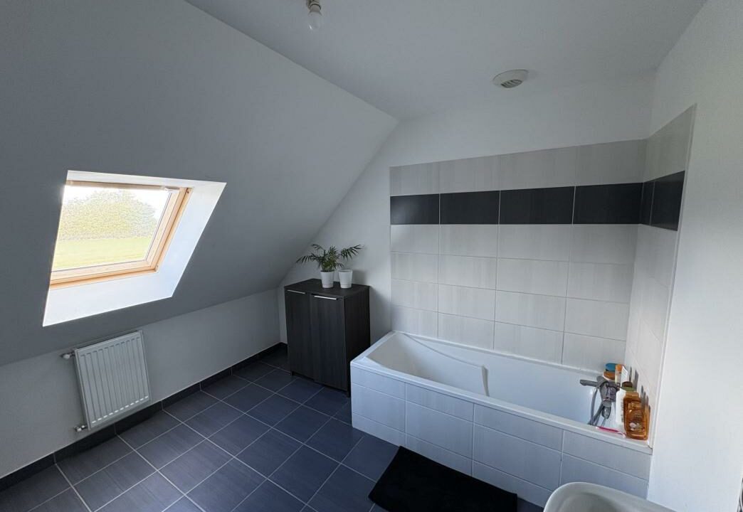 VM2493-ELYSEEGALLIC-VG-01042026-021831-14