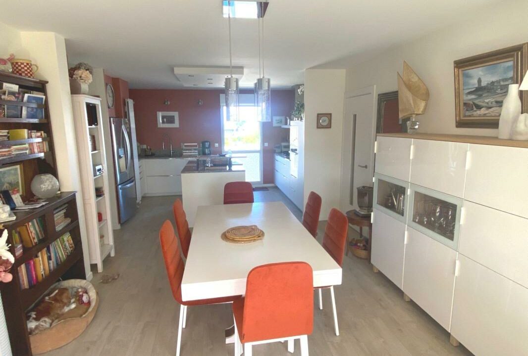 VA2800-ELYSEEGALLIC-VG-02072026-023347-4