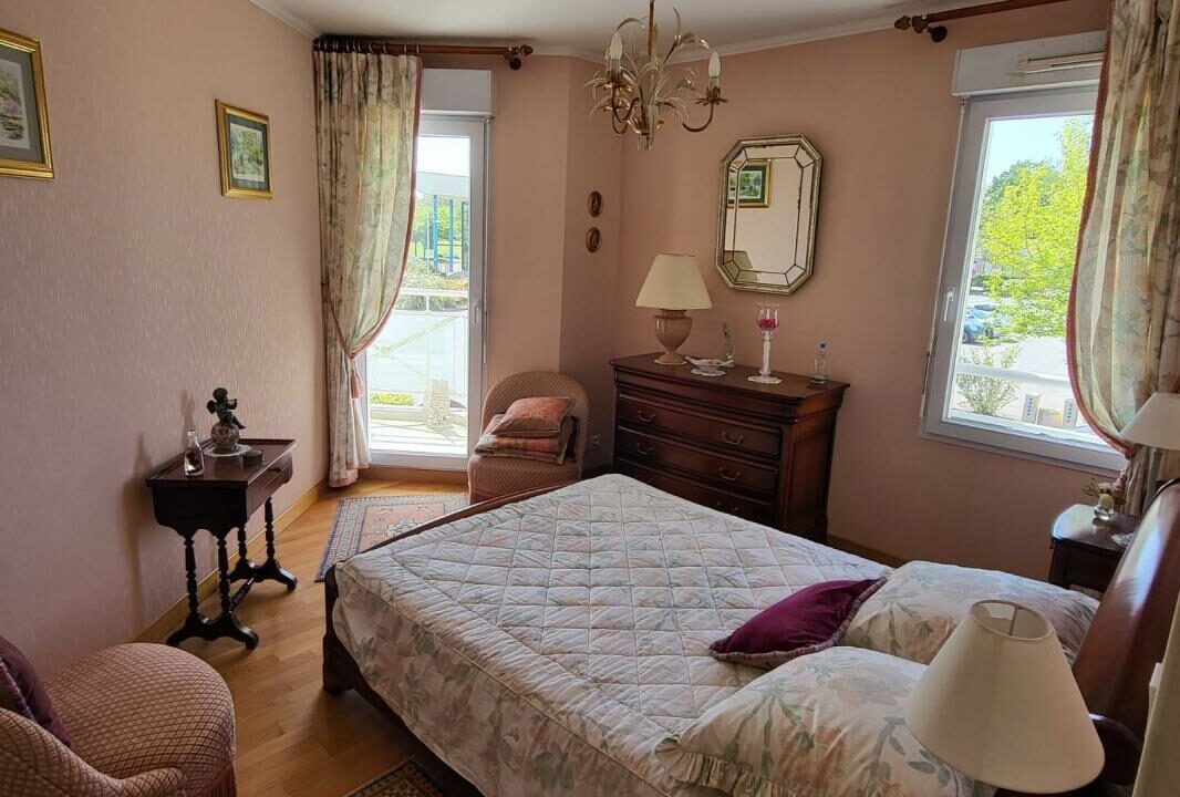 VA2907-ELYSEEGALLIC-VG-03082026-134337-4