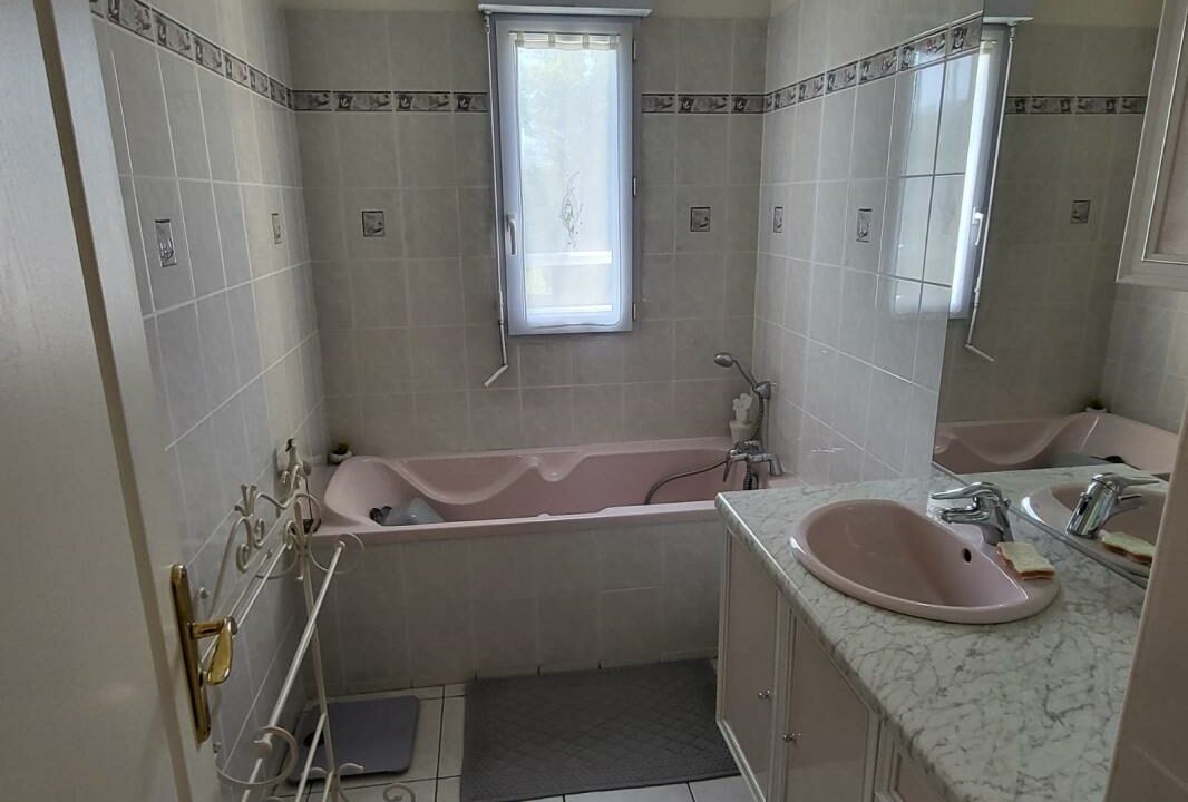 VA2907-ELYSEEGALLIC-VG-03082026-134337-5