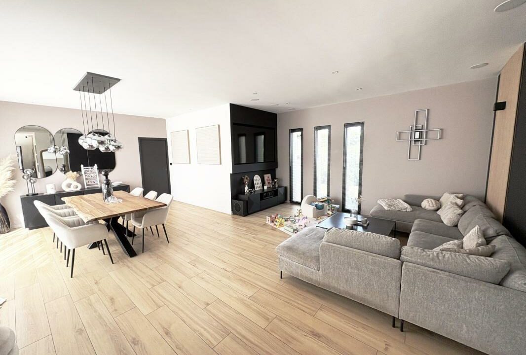 VM2588-ELYSEEGALLIC-VG-07082026-020631-3