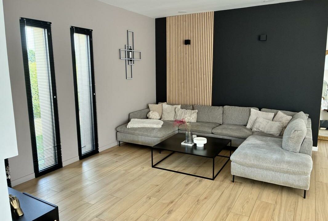 VM2588-ELYSEEGALLIC-VG-07082026-020631-4