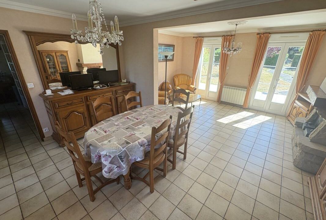 VM2594-ELYSEEGALLIC-VG-13082026-141351-3